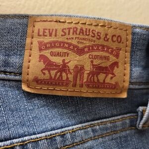 Levis 312 shaping slim boot cut blue jeans, size 27